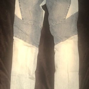 Levi’s Lo-Ball men’s jeans. Size 30x32. Combo of light and medium blue.